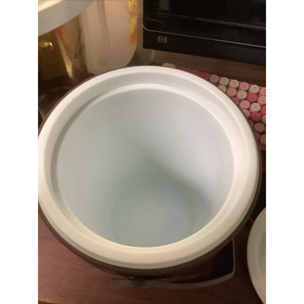Vintage 1970's Classic Rubbermaid Brown Insulated Ice Bucket
